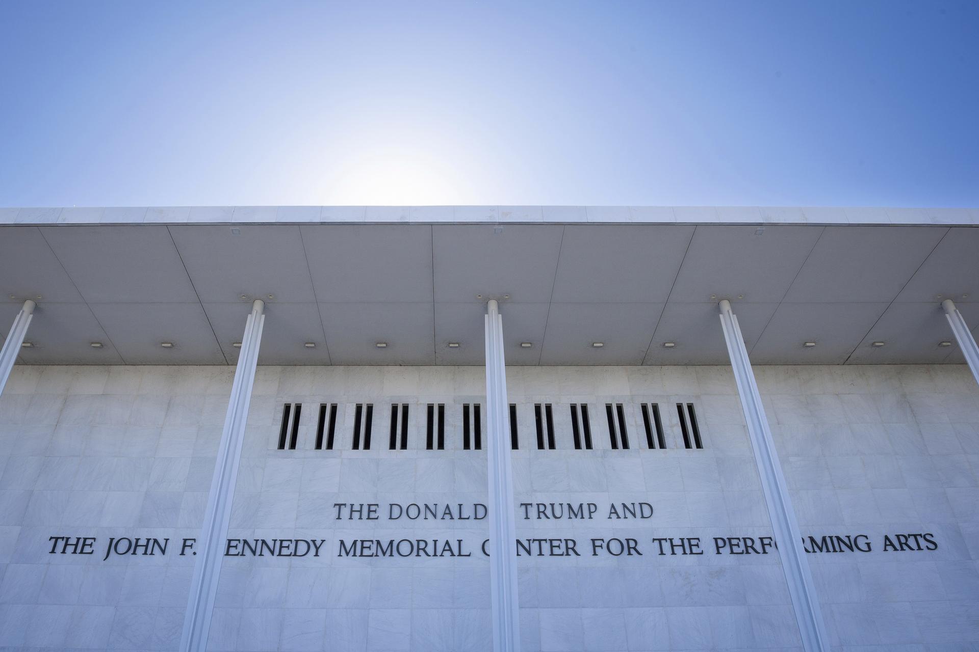 Kennedyho centrum nariadilo odstrániť zo svojho názvu Trumpovo meno
