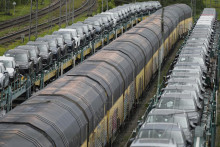 Automobily s&uacute; najv&auml;č&scaron;&iacute;m v&yacute;vozn&yacute;m artiklom Slovenska. FOTO: TASR/AP
