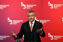 Zelen&aacute; pre Miroslava Radačovsk&eacute;ho od zahraničn&eacute;ho v&yacute;boru pralamentu probl&eacute;m nerie&scaron;i, len ho pres&uacute;va na prezidenta Petra Pellegriniho. FOTO: Reuters/R. Stoklasa