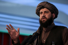 &Uacute;raduj&uacute;ci afgansk&yacute; minister obrany Talibanu Muhammad Jak&uacute;b. FOTO: Reuters