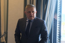 Slovensk&yacute; premi&eacute;r Robert Fico na summite Eur&oacute;pskej &uacute;nie a kraj&iacute;n z&aacute;padn&eacute;ho Balk&aacute;nu v čiernohorskom Tivate. FOTO: TASR/AP