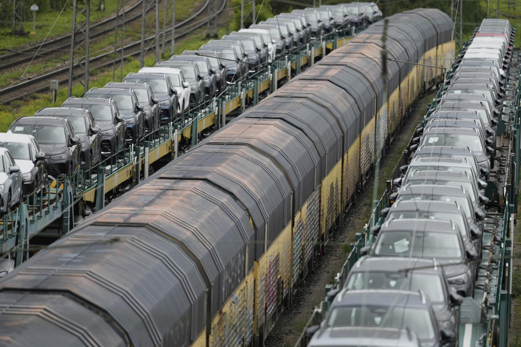 Automobily s&uacute; najv&auml;č&scaron;&iacute;m v&yacute;vozn&yacute;m artiklom Slovenska. FOTO: TASR/AP
