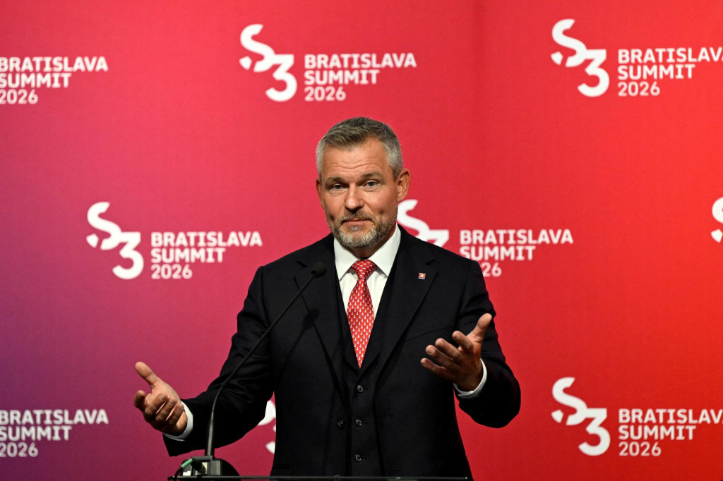 Zelen&aacute; pre Miroslava Radačovsk&eacute;ho od zahraničn&eacute;ho v&yacute;boru pralamentu probl&eacute;m nerie&scaron;i, len ho pres&uacute;va na prezidenta Petra Pellegriniho. FOTO: Reuters/R. Stoklasa