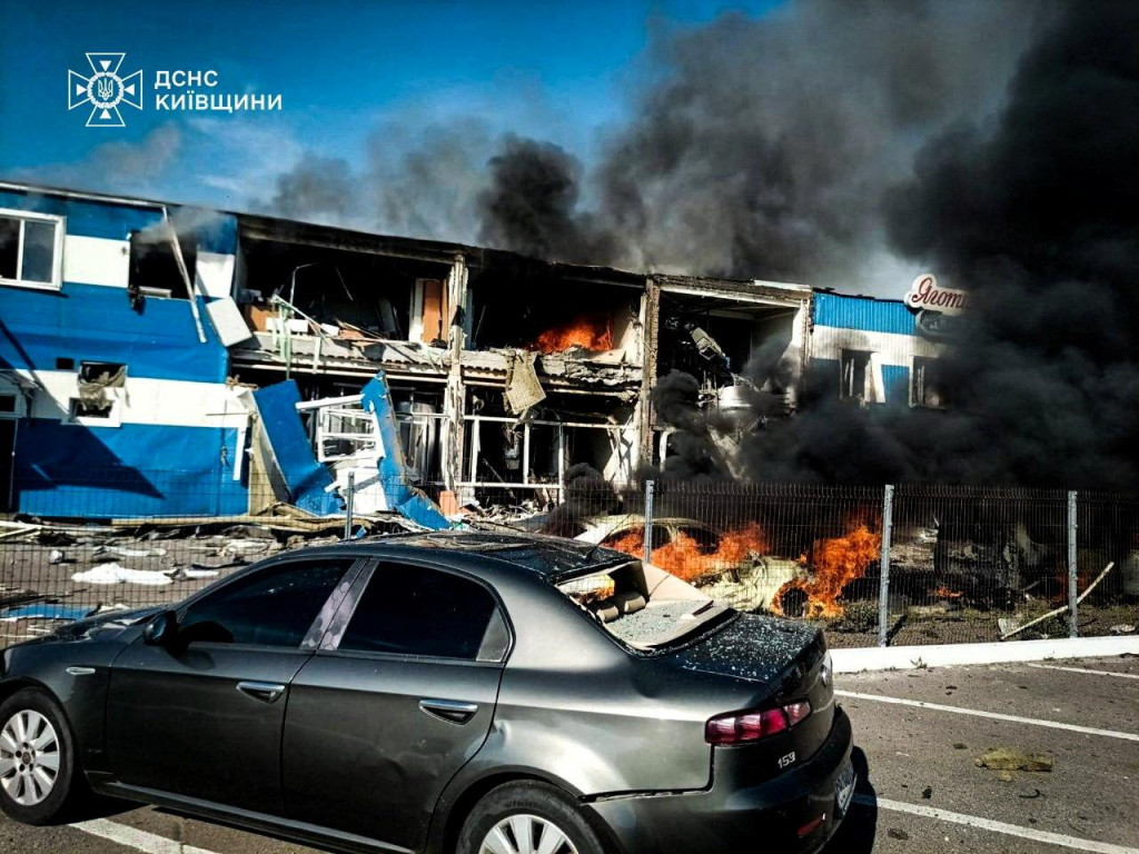 Miesto mliekarne zasiahnutej rusk&yacute;m dronom v Kyjevskej oblasti. FOTO: Reuters