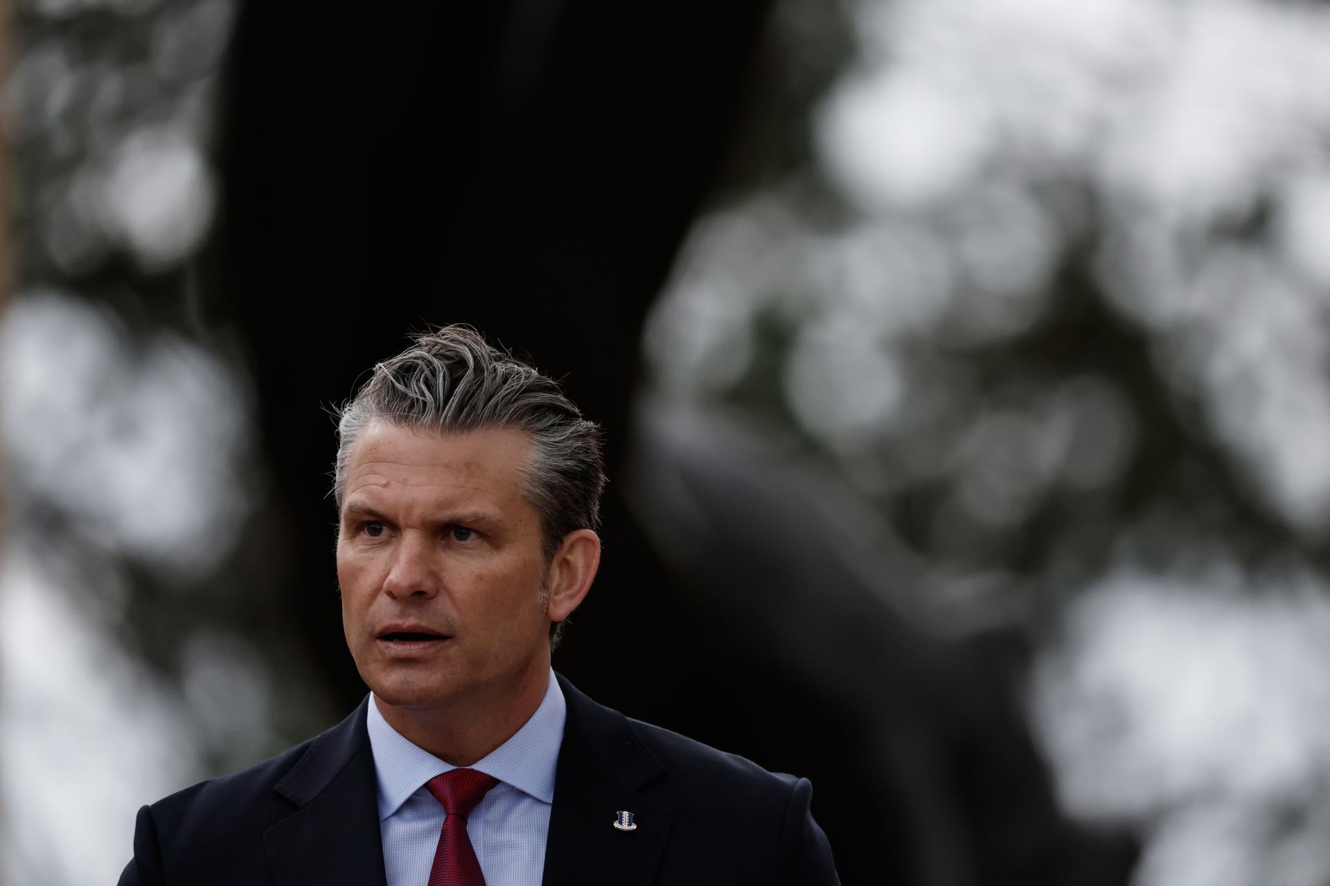 Americký minister obrany varoval Európu pred „inváziou“ migr