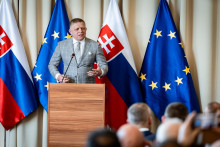 Do Normandie v sobotu pricestoval aj predseda vl&aacute;dy SR Robert Fico. FOTO: Facebook/Robert Fico﻿