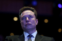 Musk už v postaven&iacute; &scaron;&eacute;fa automobilky Tesla vlastn&iacute; akcie a opcie v hodnote 273 mili&aacute;rd USD. FOTO: Reuters