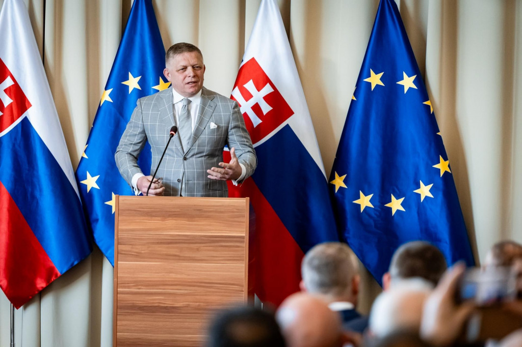 Do Normandie v sobotu pricestoval aj predseda vl&aacute;dy SR Robert Fico. FOTO: Facebook/Robert Fico﻿