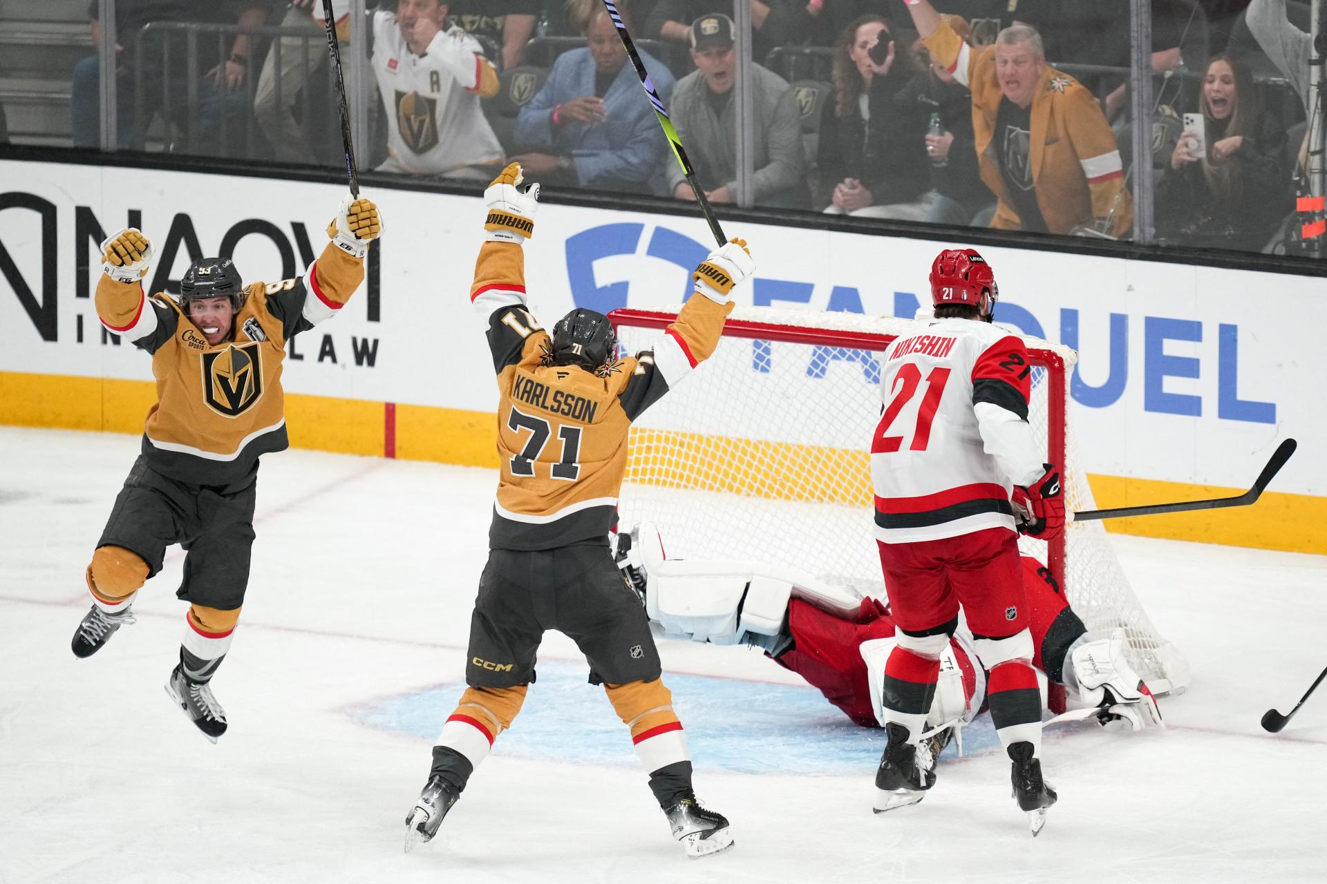 NHL: Hráči Vegas zdolali Carolinu a v sérii vedú 2:1