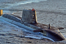 Britsk&aacute; &uacute;točn&aacute; ponorka najnov&scaron;ej gener&aacute;cie s jadrov&yacute;m pohonom &ndash; HMS Ambush. FOTO: Wikimedia Commons