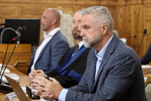 Na sn&iacute;mke podpredseda N&aacute;rodnej rady SR, ktor&yacute; v rokoch 2012 až 2018 zast&aacute;val post prezidenta Policajn&eacute;ho zboru SR Tibor Ga&scaron;par na pracovisku &Scaron;pecializovan&eacute;ho trestn&eacute;ho s&uacute;du v Banskej Bystrici.

FOTO: TASR/J&aacute;n Kro&scaron;l&aacute;k