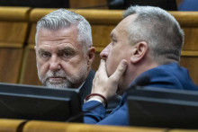 Podpredsedovia N&aacute;rodnej rady (NR) zľava Tibor Ga&scaron;par (Smer-SD). FOTO TASR