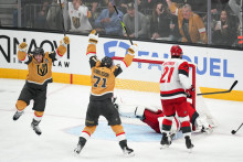 Vegas Golden Knights hr&aacute;č Mitch Marner (93) a center William Karlsson (71). FOTO: Lucas Peltier