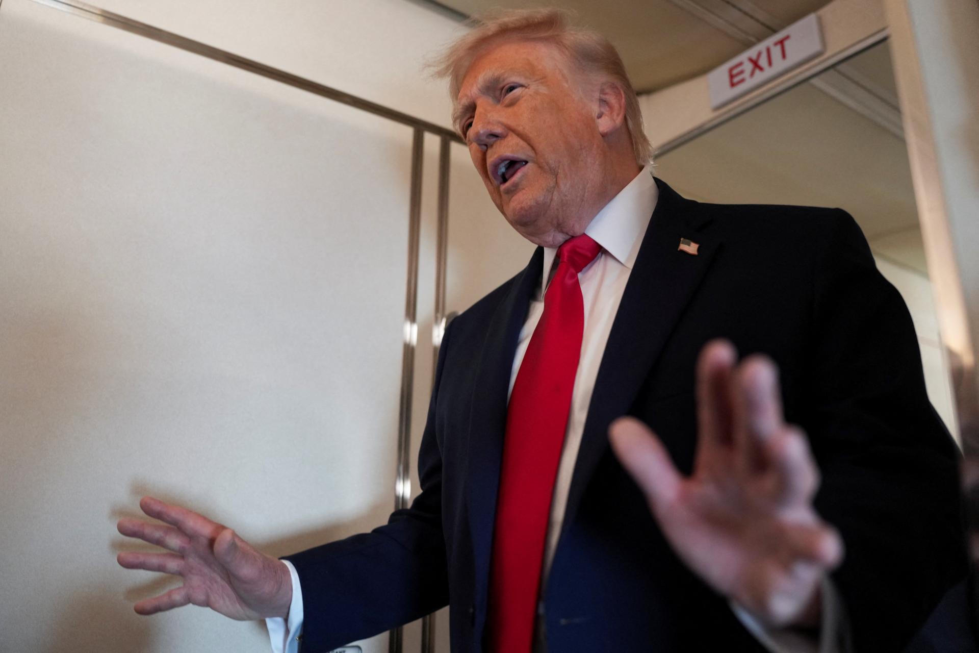 Ste skorumpovaná alebo hlúpa. Vďaka, drahá, majte sa. Trump 