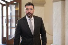 Na sn&iacute;mke minister p&ocirc;dohospod&aacute;rstva a rozvoja vidieka Richard Tak&aacute;č (Smer-SD). FOTO: TASR/Pavel Neubauer