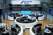 Hlavn&yacute; index nemeck&yacute;ch akci&iacute; DAX-u okolo 10:00 SELČ str&aacute;cal zhruba 0,9 percenta na 24 535 bodov. FOTO: REUTERS