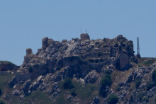 JB 44 - Pohľad na hrad Beaufort v južnom Libanone na hranici Izraela s Libanonom v piatok 5. j&uacute;na 2026, čo je vidieť zo severn&eacute;ho Izraela. FOTO TASR/AP

A view of Beaufort Castle, southeast Lebanon, Friday, June 5, 2026. (AP Photo/Hussein Malla) *** Local Caption *** PROFIL FOTO: Hussein Malla