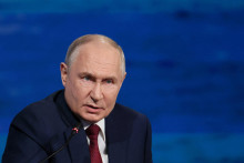 Rusk&yacute; prezident Vladimir Putin ned&aacute;vno odk&aacute;zal Jerevanu, že sa nem&ocirc;že stať členom E&Uacute; a z&aacute;roveň zostať v Ruskom vedenom ekonomickom zoskupen&iacute; Euro&aacute;zijsk&aacute; hospod&aacute;rska &uacute;nia.  FOTO: Reuters