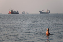 E&Uacute; v p&iacute;somnom vyhl&aacute;sen&iacute; uviedla, že na svoj sankčn&yacute; zoznam zaradila veliteľstvo n&aacute;morn&iacute;ctva IRGC v provincii Hormozg&aacute;n a Mohamada Akbarz&aacute;deha a Ham&iacute;da Hosejn&iacute;ho. FOTO: Reuters