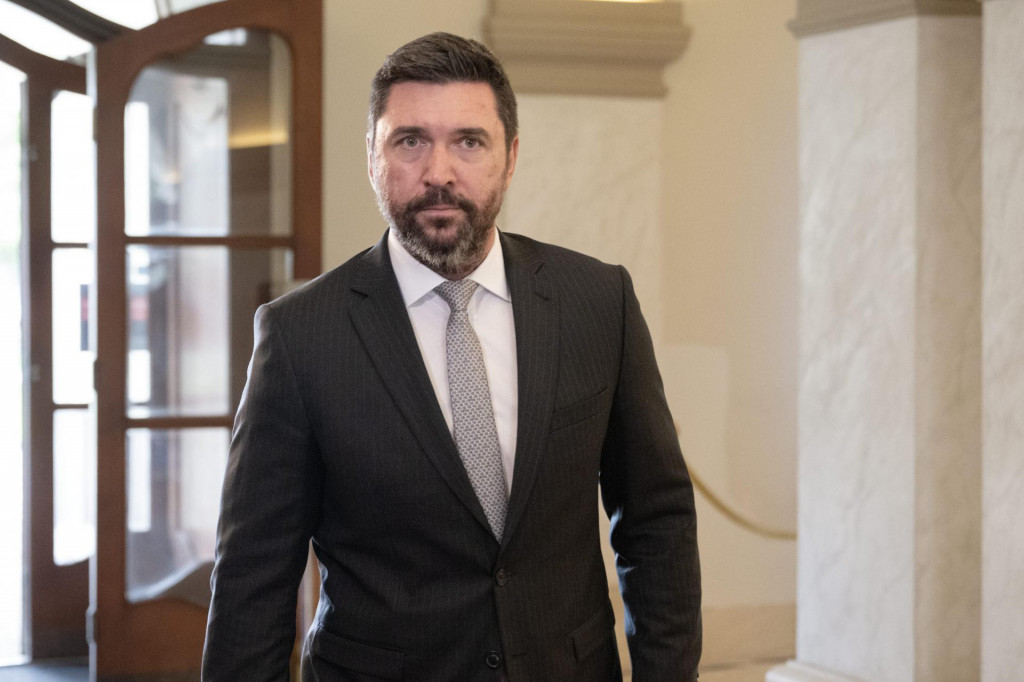 Na sn&iacute;mke minister p&ocirc;dohospod&aacute;rstva a rozvoja vidieka Richard Tak&aacute;č (Smer-SD). FOTO: TASR/Pavel Neubauer
