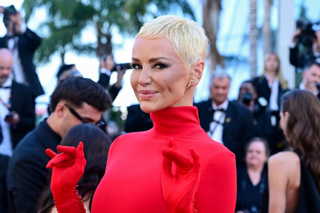 Adriana v Cannes v&scaron;etk&yacute;ch uchv&aacute;tila.