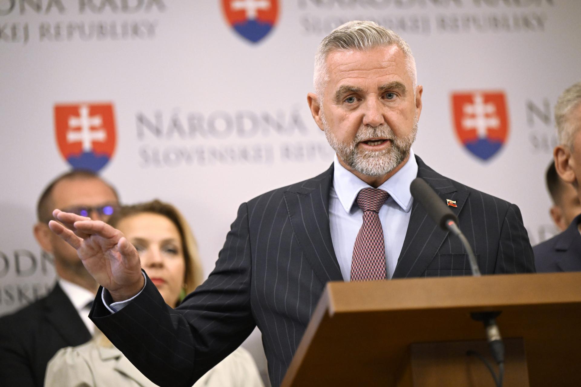 Gašpar odmieta, že by si vo svojom prípade pomáhal, koalícia