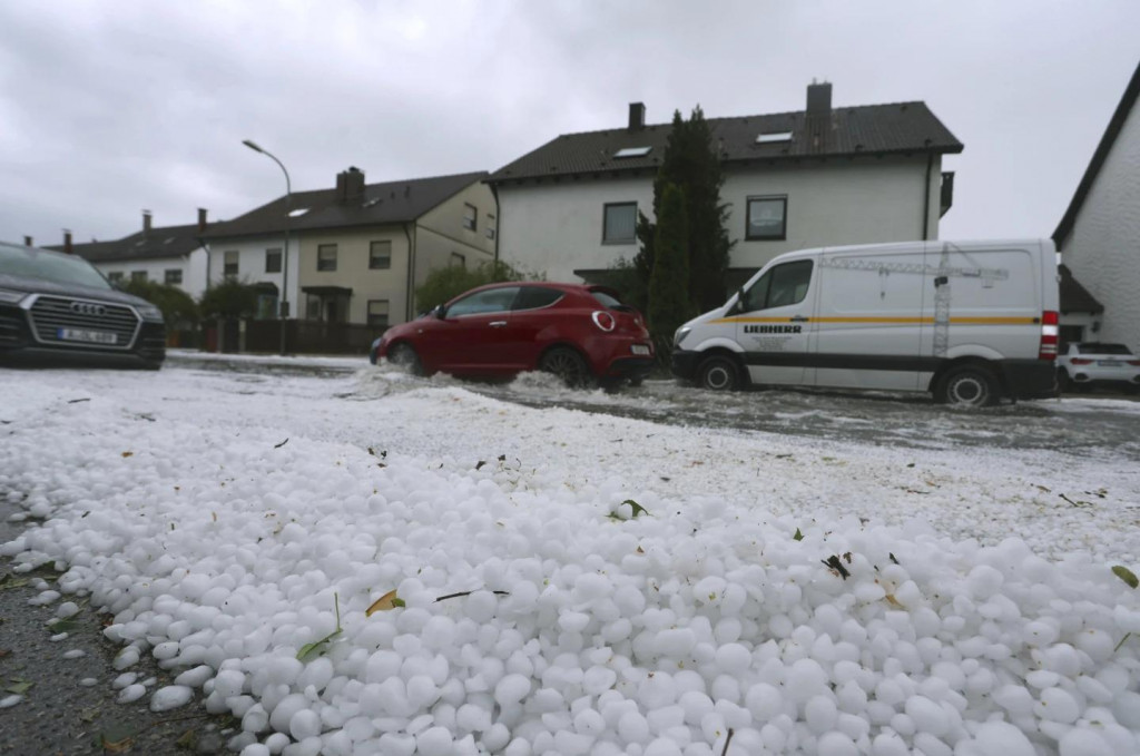 Kr&uacute;py na ulici v nemeckom meste Augsburg.