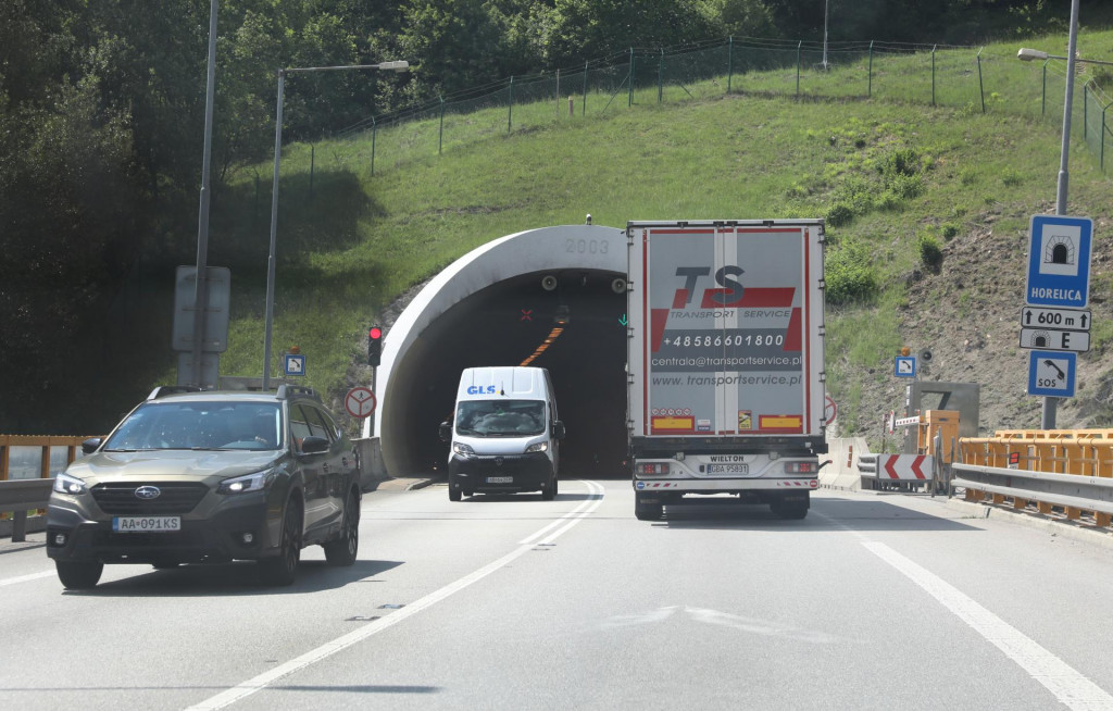 Situ&aacute;cia sa v regi&oacute;ne zhor&scaron;&iacute;, keď sa začne stavať druh&aacute; r&uacute;ra tunela Horelica pri Čadci. FOTO: HN/Peter Mayer