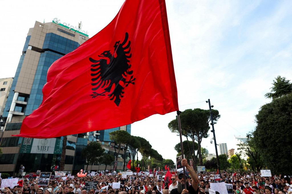 Protesty, ktor&eacute; dostali n&aacute;zov &bdquo;revol&uacute;cia plameniakov&ldquo;, s&uacute;visia s t&yacute;m, že dan&aacute; časť pobrežia je migračn&yacute;m koridorom pre sťahovav&eacute; vt&aacute;ky. FOTO: REUTERS