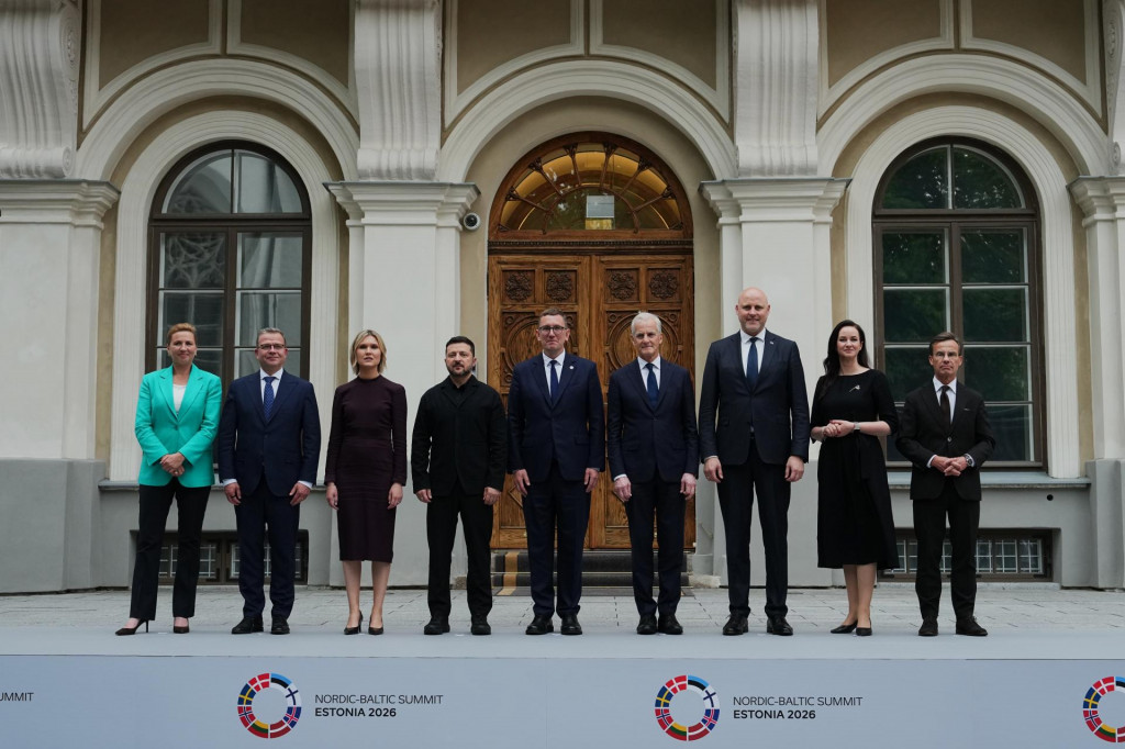 Zľava d&aacute;nska premi&eacute;rka Mette Frederiksenov&aacute;, f&iacute;nsky premi&eacute;r Petteri Orpo, islandsk&aacute; premi&eacute;rka Kristrun Mjoll Frostadottirov&aacute;, ukrajinsk&yacute; prezident Volodymyr Zelenskyj, est&oacute;nsky premi&eacute;r Kristen Michal, n&oacute;rsky premi&eacute;r Jonas Gahr St&ouml;re, loty&scaron;sk&yacute; premi&eacute;r Andris Kulbergs, litovsk&aacute; premi&eacute;rka Inga Ruginieneov&aacute; a &scaron;v&eacute;dsky premi&eacute;r Ulf Kristersson. FOTO: TASR/AP