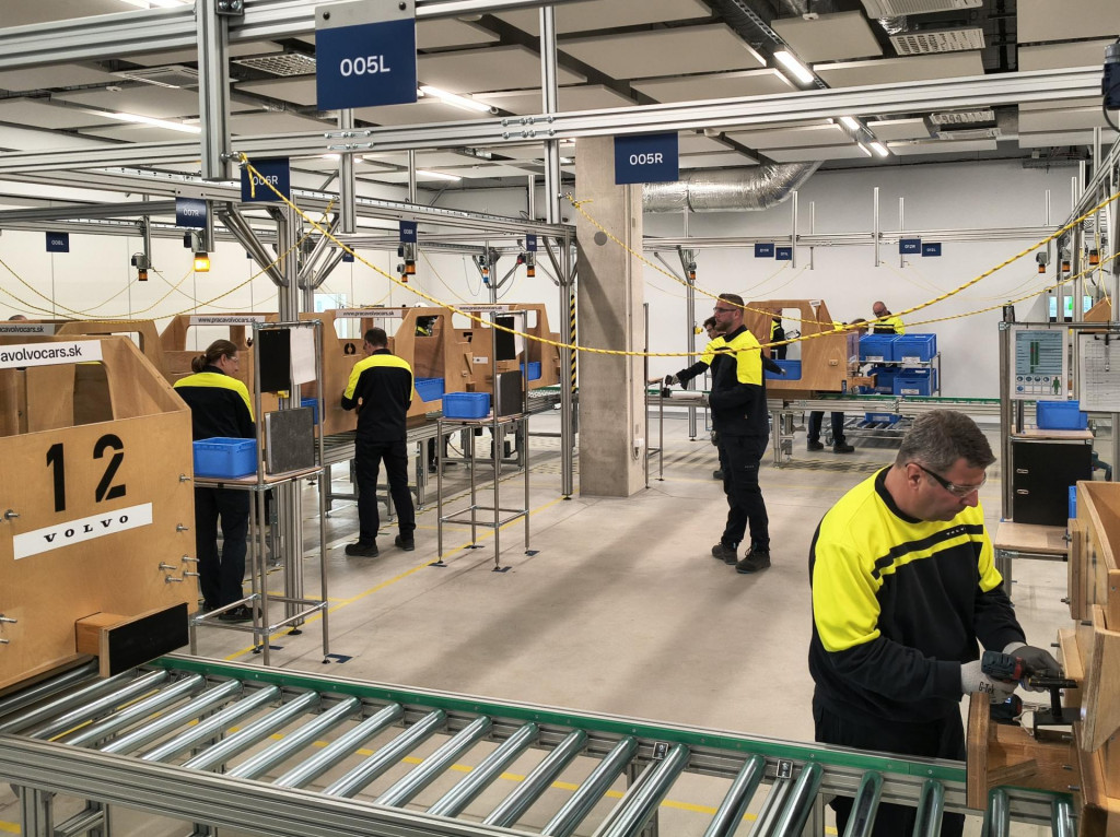 Slovensk&iacute; zamestn&aacute;vatelia v &scaron;iestich z deviatich sektorov predpokladaj&uacute; v treťom kvart&aacute;li pokles počtu zamestnancov. FOTO: TASR/Mari&aacute;n Holubč&iacute;k