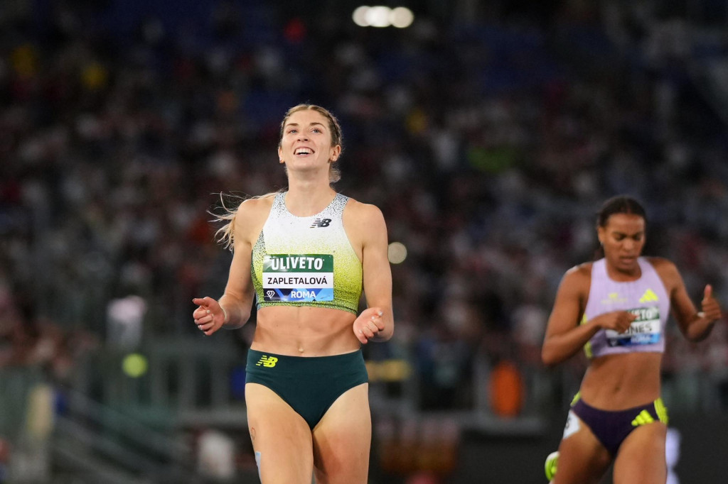 Slovensk&aacute; atl&eacute;tka Emma Zapletalov&aacute; (vľavo). FOTO: TASR/AP