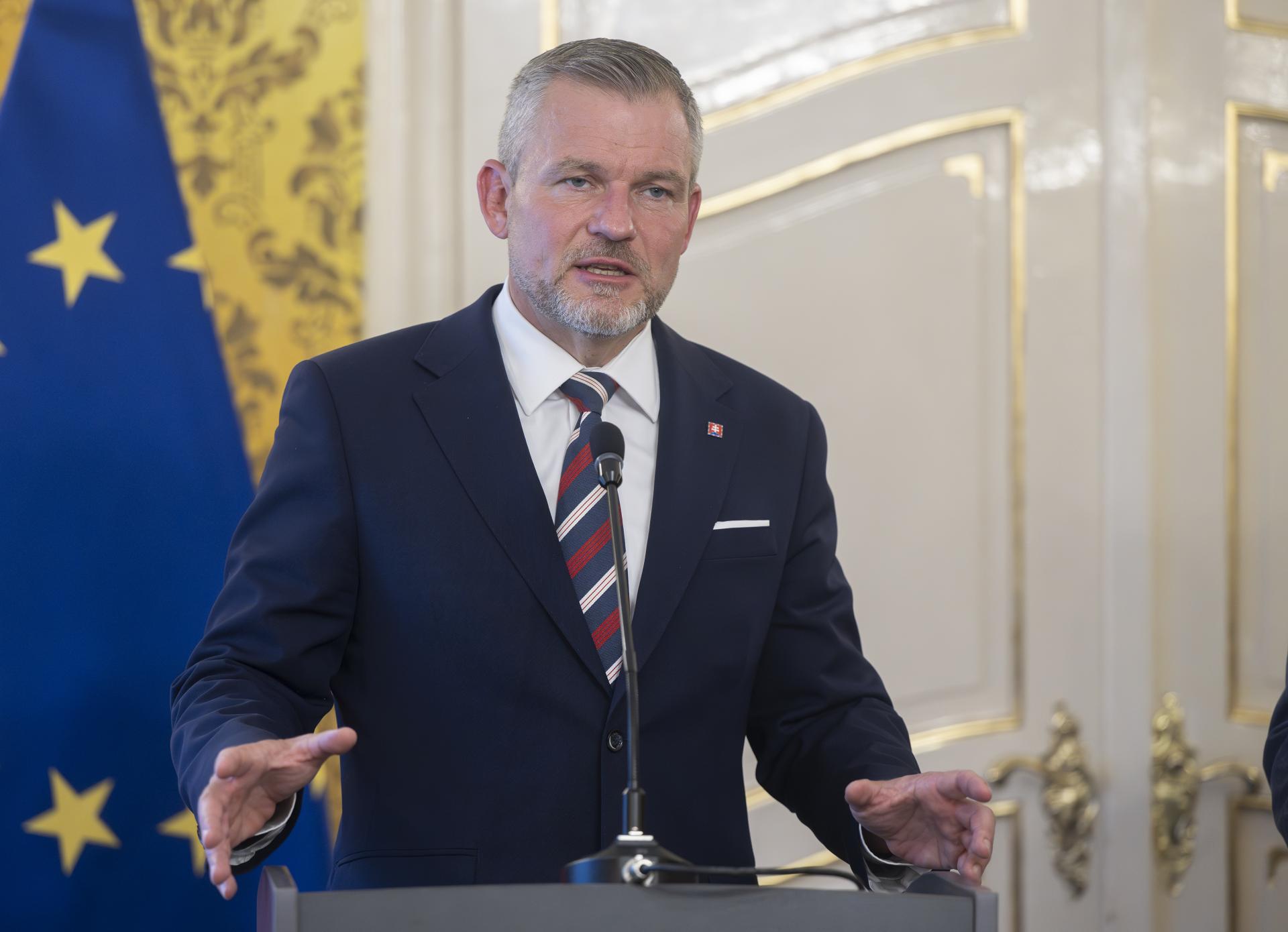 Pellegrini: Podpísal novelu zákona o cestnej premávke