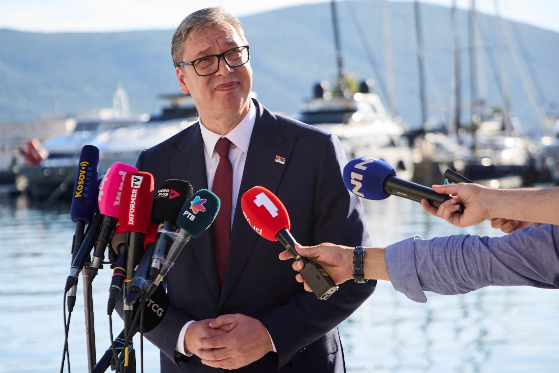 Srbský prezident Vučič naznačil rezignáciu, zvažuje kandidat