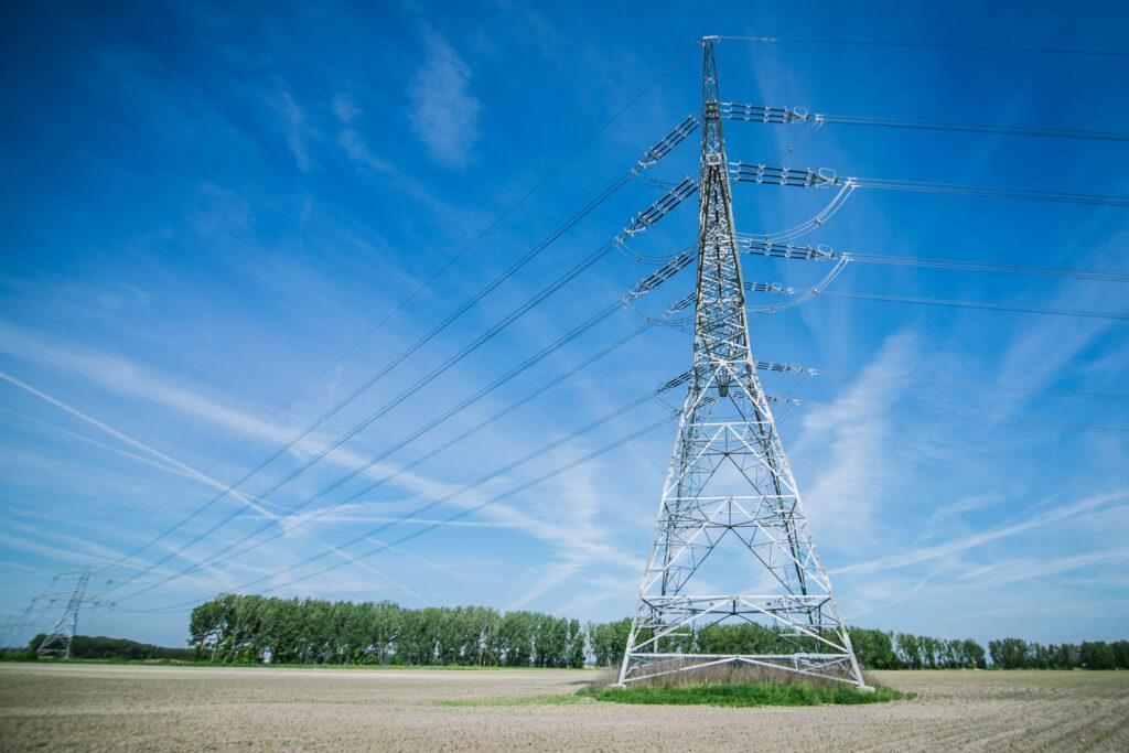 Nov&eacute; vedenie, star&eacute; prek&aacute;žky: čo sa skr&yacute;va za v&yacute;stavbou elektrickej siete