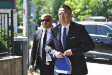 Na sn&iacute;mke minister financi&iacute; Ladislav Kamenick&yacute; (Smer-SD). FOTO: TASR/Franti&scaron;ek Iv&aacute;n