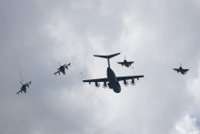 Izraelsk&eacute; dopravn&eacute; lietadlo kontakt s maďarskou pozemnou kontrolou nesk&ocirc;r nadviazalo. FOTO: Reuters