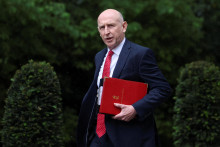 Britsk&yacute; minister obrany John Healey. FOTO: Reuters
