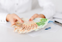 Medzi menej zn&aacute;me d&aacute;vky patr&iacute; garančn&aacute; d&aacute;vka.