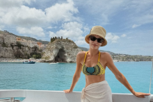 Ivana si už&iacute;va začiatok leta na jachte.