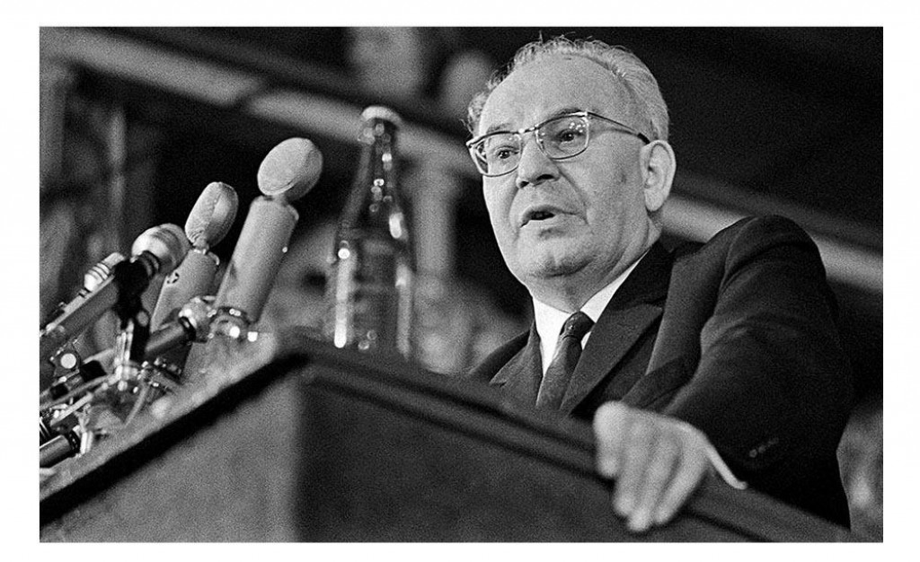 Gust&aacute;v Hus&aacute;k (10. 1. 1913 &ndash; 18. 11. 1991) bol posledn&yacute;m komunistick&yacute;m prezidentom Československa. &Uacute;rad zast&aacute;val od m&aacute;ja 1975, abdikoval v decembri 1989.