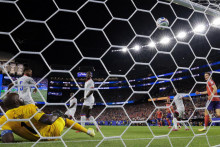 &Scaron;k&oacute;ti zv&iacute;ťazili vo svojom prvom vyst&uacute;pen&iacute; na svetovom &scaron;ampion&aacute;te v USA, Kanade a Mexiku nad reprezent&aacute;ciou Haiti 1:0 g&oacute;lom Johna McGinna z 28. min&uacute;ty. FOTO: REUTERS