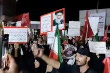 Protest sa konal v čase, keď mierov&aacute; dohoda, ktor&uacute; presadzuje americk&yacute; prezident Donald Trump a Pakistan ako sprostredkovateľ, čel&iacute; odporu zo strany z&aacute;stancov tvrdej l&iacute;nie v Ir&aacute;ne. FOTO: REUTERS