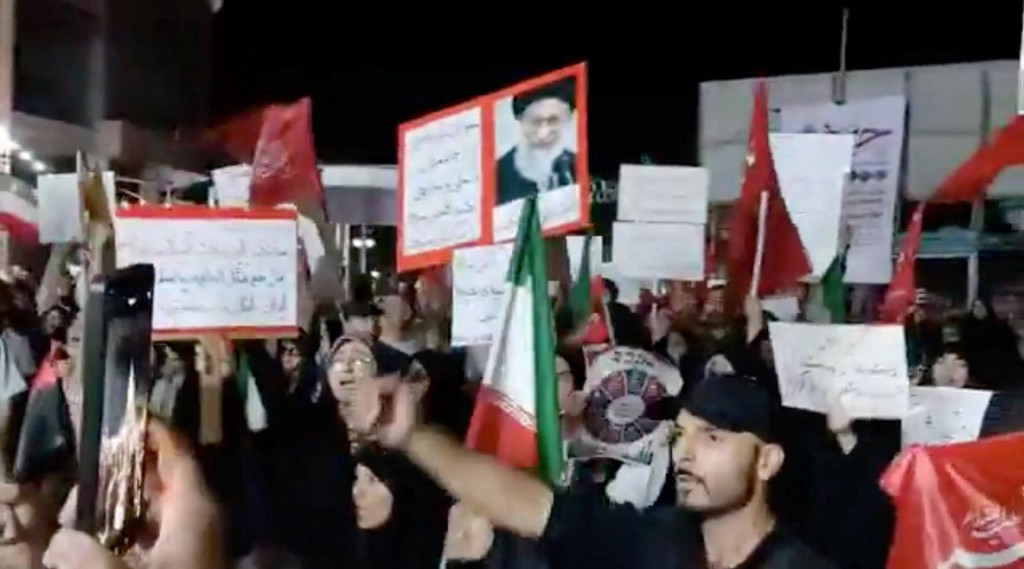 Protest sa konal v čase, keď mierov&aacute; dohoda, ktor&uacute; presadzuje americk&yacute; prezident Donald Trump a Pakistan ako sprostredkovateľ, čel&iacute; odporu zo strany z&aacute;stancov tvrdej l&iacute;nie v Ir&aacute;ne. FOTO: REUTERS