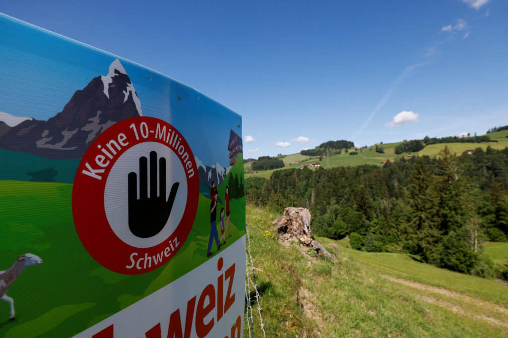 Ak by bol n&aacute;vrh schv&aacute;len&yacute;, &Scaron;vajčiarsko by sa stalo jedinou krajinou sveta, ktor&aacute; by stanovila strop na veľkosť svojej popul&aacute;cie. FOTO: REUTERS