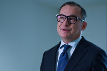 ECB minul&yacute; t&yacute;ždeň prv&yacute;kr&aacute;t za takmer tri roky zv&yacute;&scaron;ila &uacute;rokov&eacute; sadzby v snahe zabrzdiť infl&aacute;ciu sk&ocirc;r, ako sa prudk&yacute; n&aacute;rast cien energi&iacute; premietne do &scaron;ir&scaron;ej ekonomiky. FOTO: Reuters
