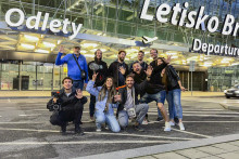 TV Mark&iacute;za odvysielala premi&eacute;ru novej rel&aacute;cie NOU HAU. &Uacute;vodn&eacute; dve epiz&oacute;dy sa bud&uacute; odohr&aacute;vať na Letisku M. R. &Scaron;tef&aacute;nika v Bratislave.
