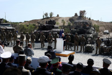Franc&uacute;zska ministerka obrany a Catherine Vautrin predniesla inauguračn&yacute; prejav na medzin&aacute;rodnom veľtrhu pozemnej a protivzdu&scaron;nej obrany a bezpečnosti Eurosatory. FOTO: Reuters