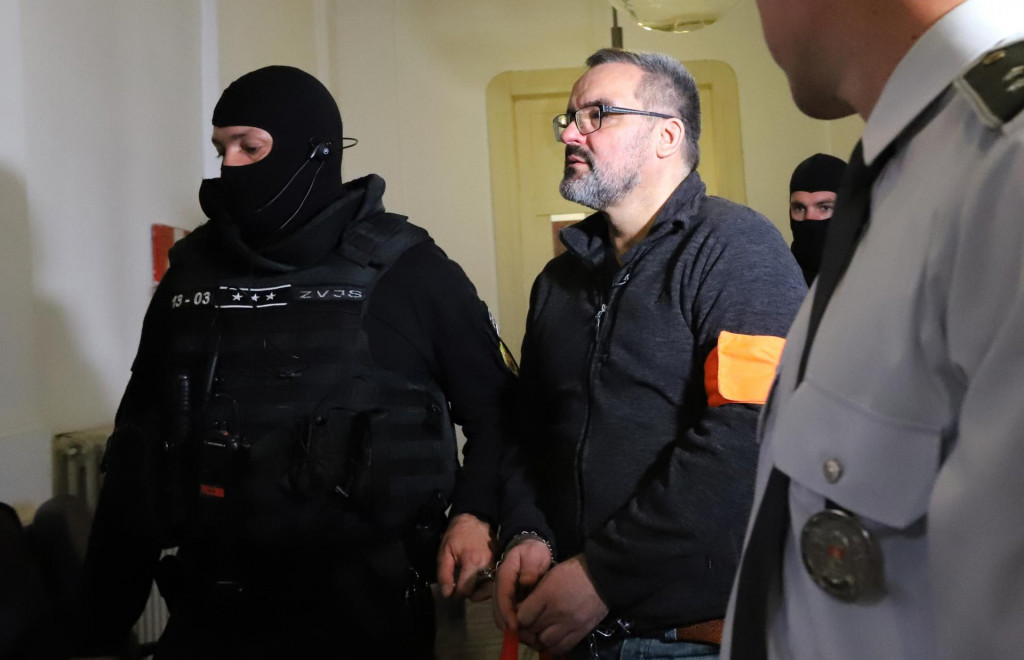 Spolupracuj&uacute;ci obvinen&yacute; Marek Kodada tvrd&iacute;, že pondikateľovi Martinovi Kvietikovi (na sn&iacute;mke) odovzdal viac ako tri mili&oacute;ny eur. FOTO: TASR/J&aacute;n Kro&scaron;l&aacute;k