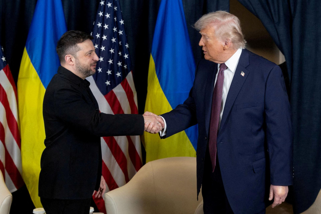 Americk&yacute; prezident sa na summite z&uacute;častn&iacute; aj na zasadnut&iacute;, na ktorom bude tiež ukrajinsk&aacute; hlava &scaron;t&aacute;tu Volodymyr Zelenskyj. FOTO: Reuters